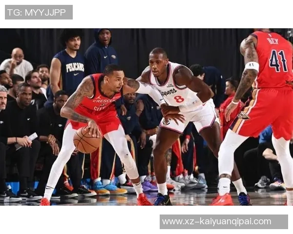 小吧观赛快船对阵鹈鹕主场赠送保罗快船10时期球衣给每位球迷